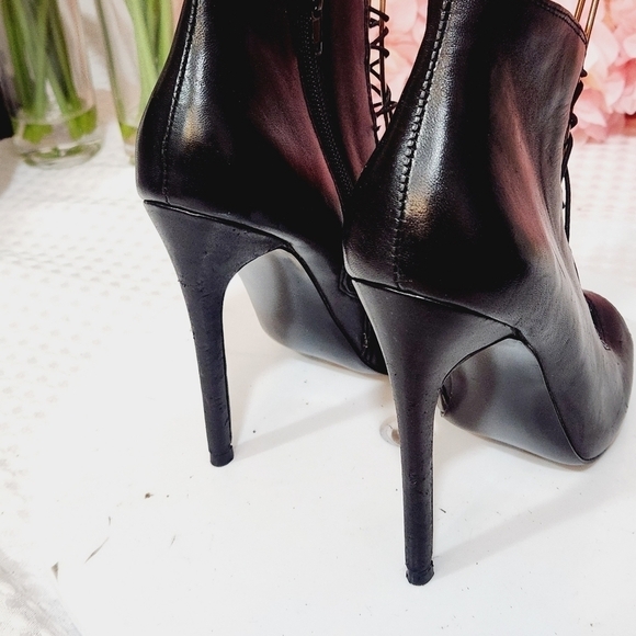 Steve Madden Black Leather Boot Style Laced Open Front Heels Size 5.5 - Picture 5 of 11